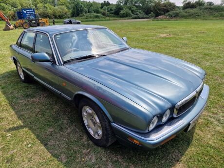 1999 Jaguar XJ8 3.2 Petrol / LPG 4 Door Saloon