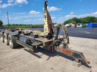 2010 Broughton Triaxle Hook Bin Trailer