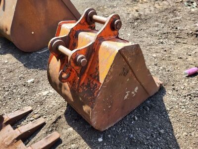 2ft Digging Bucket - 45mm Pins - 3