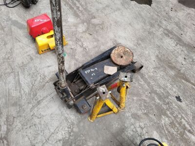 Car Jack + 2 x 2 ton Axle Stands