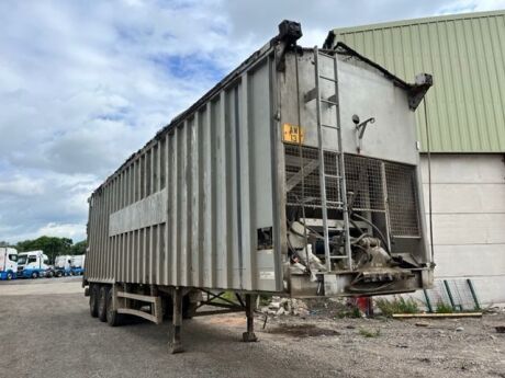 2007 United Trailers Triaxle Alloy Body Ejector Trailer