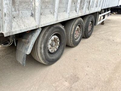 2010 United Trailers Triaxle Alloy Body Ejector Trailer - 6