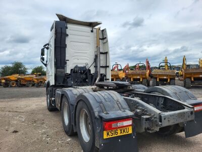 2016 Volvo FH500 Globetrotter 6x4 Rear Lift Tractor Unit - 3