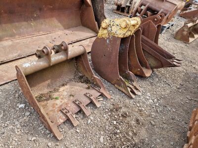 5 x Mini Digger Buckets