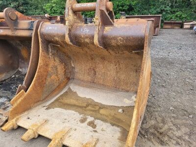 5.5ft Digging Bucket - 100mm Pins