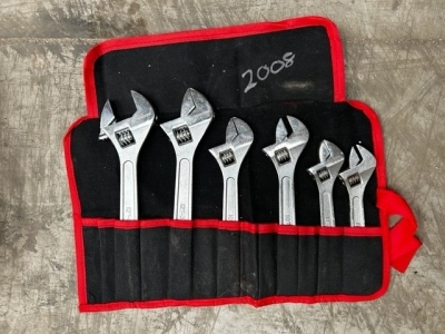 6 x Adjustable Spanners 