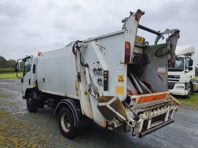 2011 Isuzu N75 190 Easyshift 4x2 Refuse Vehicle - 6