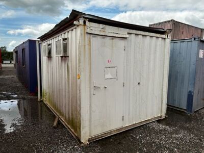 12ft x 8ft Jack Leg Anti Vandal Toilet Block - 2