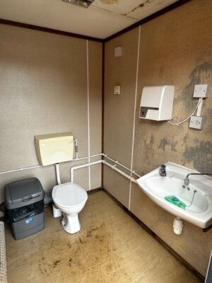 12ft x 8ft Jack Leg Anti Vandal Toilet Block - 5