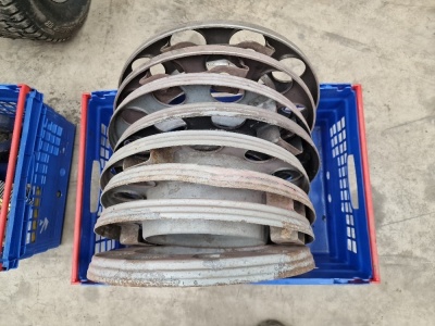 Quantity of Volvo Wheel Trims - 2