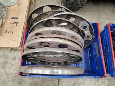 Quantity of Volvo Wheel Trims - 4