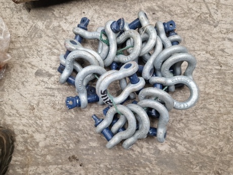 Quantity of 3½ton Shackles