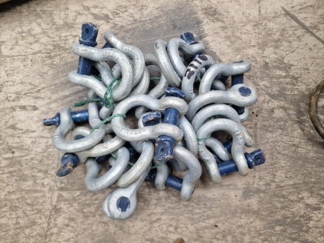 Quantity of 3½ton Shackles