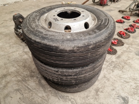 3x 265 70 R19.5 Alloy Wheels & Tyres