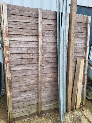 11 x Fence Panels, Wheelbarrow, Table, Benchtable & Bench 