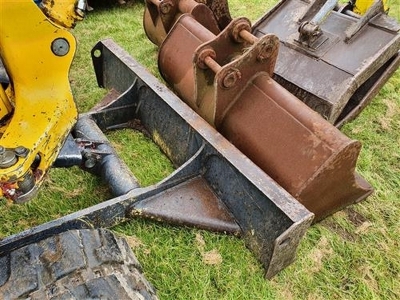 2005 Komatsu PC30MR-2 Mini Digger - 3