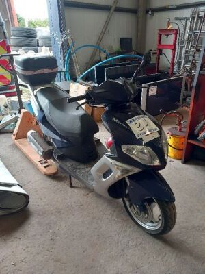 Sinnis Matrix 125 Moped