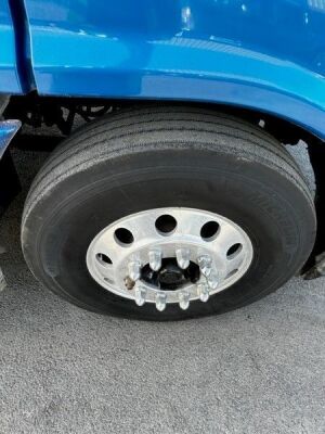 2011 Freightliner Cascadia 6x4 Bonneted Tractor Unit - 11