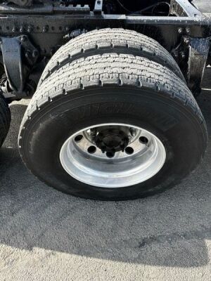 2011 Freightliner Cascadia 6x4 Bonneted Tractor Unit - 12