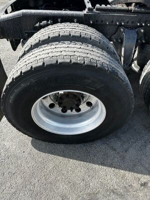 2011 Freightliner Cascadia 6x4 Bonneted Tractor Unit - 13