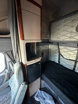 2011 Freightliner Cascadia 6x4 Bonneted Tractor Unit - 20