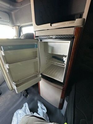 2011 Freightliner Cascadia 6x4 Bonneted Tractor Unit - 24