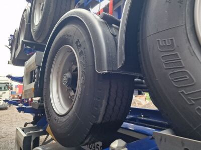 Unused Krone Triaxle Sliding Skeletal Trailer - 9