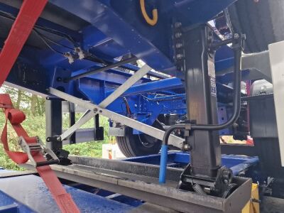 Unused Krone Triaxle Sliding Skeletal Trailer - 11