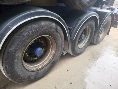 3 x SDC Trixale Sliding Skeletal Trailers - 6