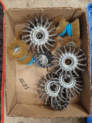 Box of wire brushes suitable for grinder 