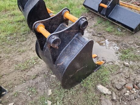 2ft Digging Bucket - 50mm Pins