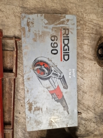 Rigid 690 Pipe Threading Tool