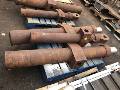 3 x Hydraulic Rams 