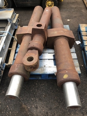 3 x Hydraulic Rams  - 3