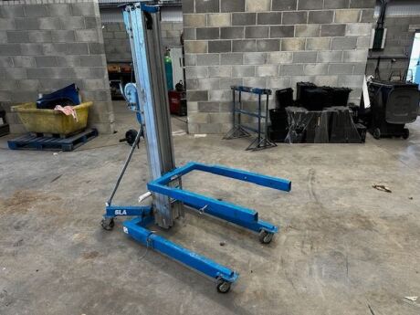 2016 Genie Lift SLA10 Lifter Stacker