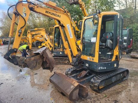 2016 Hyundai 27Z- 9 3 ton Mini Digger
