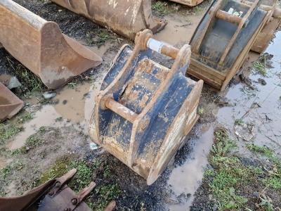 18" Digging Bucket 45mm Pins - 2