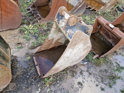 18" Digging Bucket 45mm Pins - 3