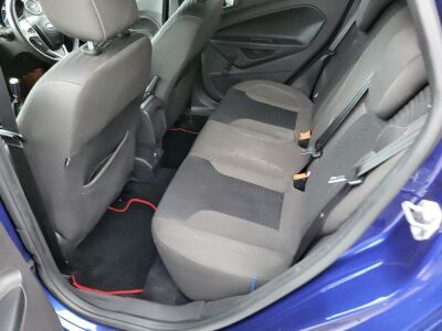 2015 Ford Fiesta Car - 10