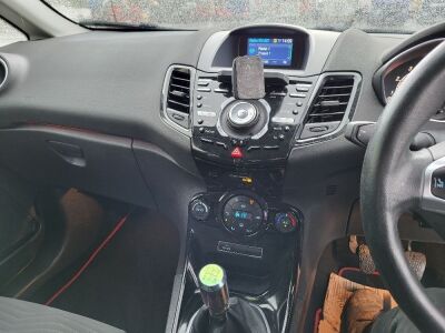 2015 Ford Fiesta Car - 12