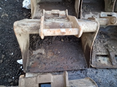 3 x Excavator Buckets - 40mm Pins - 2