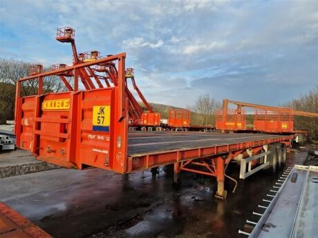 2002 Weighlifter Triaxle Extending Flat Trailer