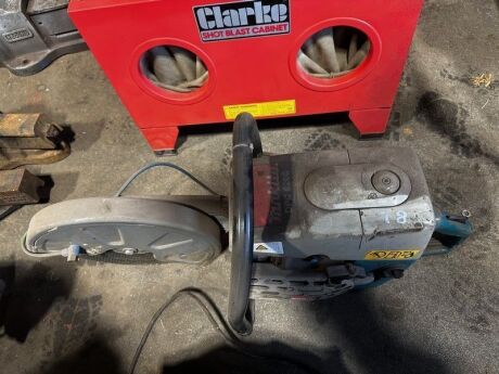 Makita DPC6200 Petrol Saw