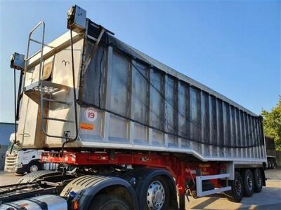 2013 Wilcox Alloy Body Steel Floor Triaxle 65yrd3 Tipping Trailer - 2