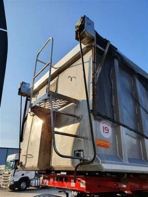 2013 Wilcox Alloy Body Steel Floor Triaxle 65yrd3 Tipping Trailer - 6