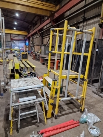 Folding Platform on Wheels & 3 x Folding Alloy Steps