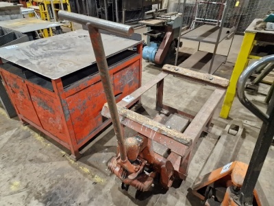 Pallet Truck with Frame - 2