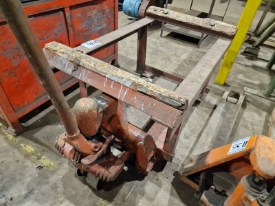 Pallet Truck with Frame - 3