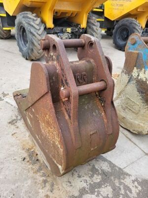 Case 2ft Digging Bucket - 65mm Pins - 3