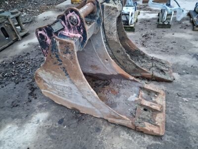 Titan 2ft Digging Bucket, 65mm Pins